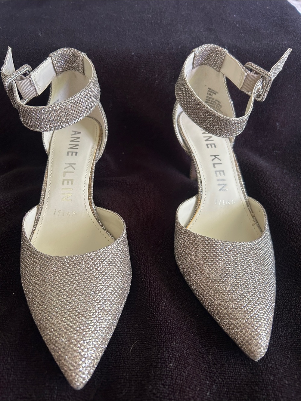 Anne Klein Cerys Pumps
Size 6.5. Light gold